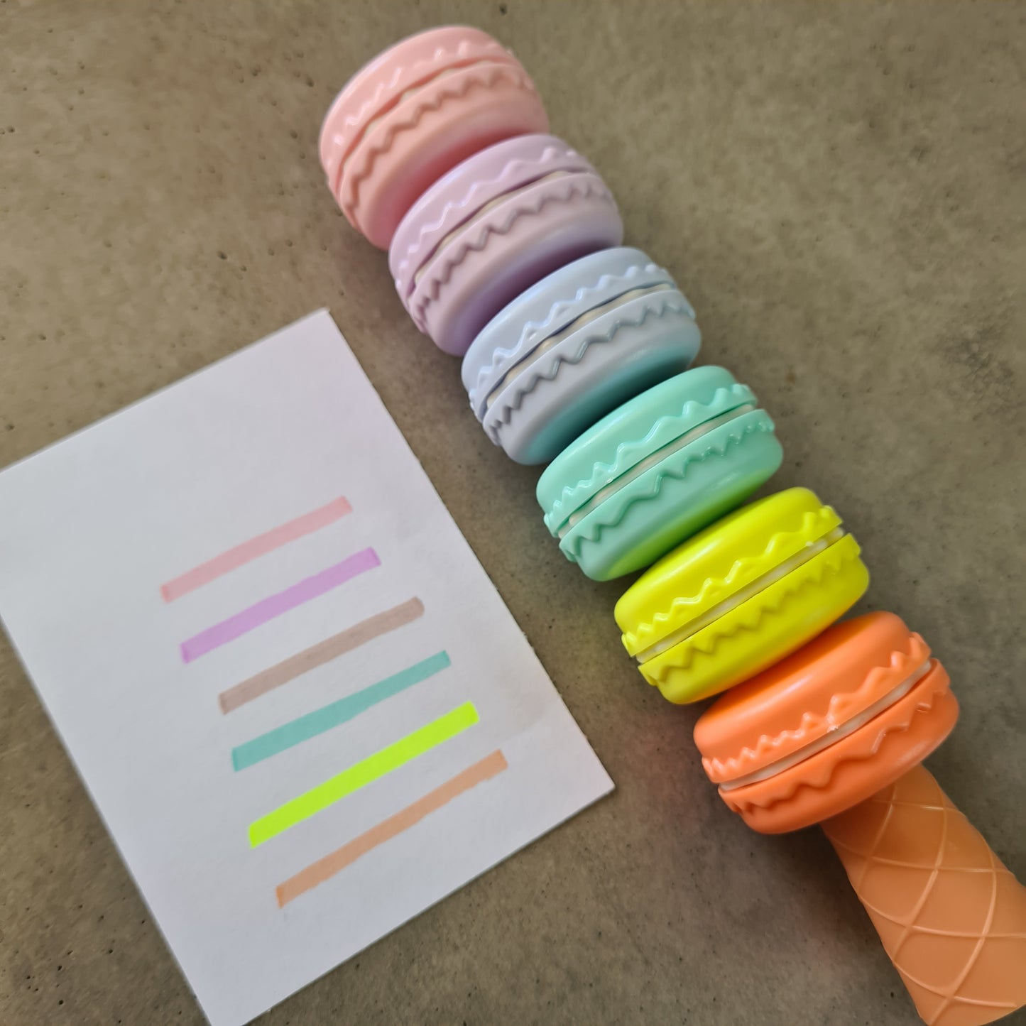 HIGHLIGHTERS Macarons